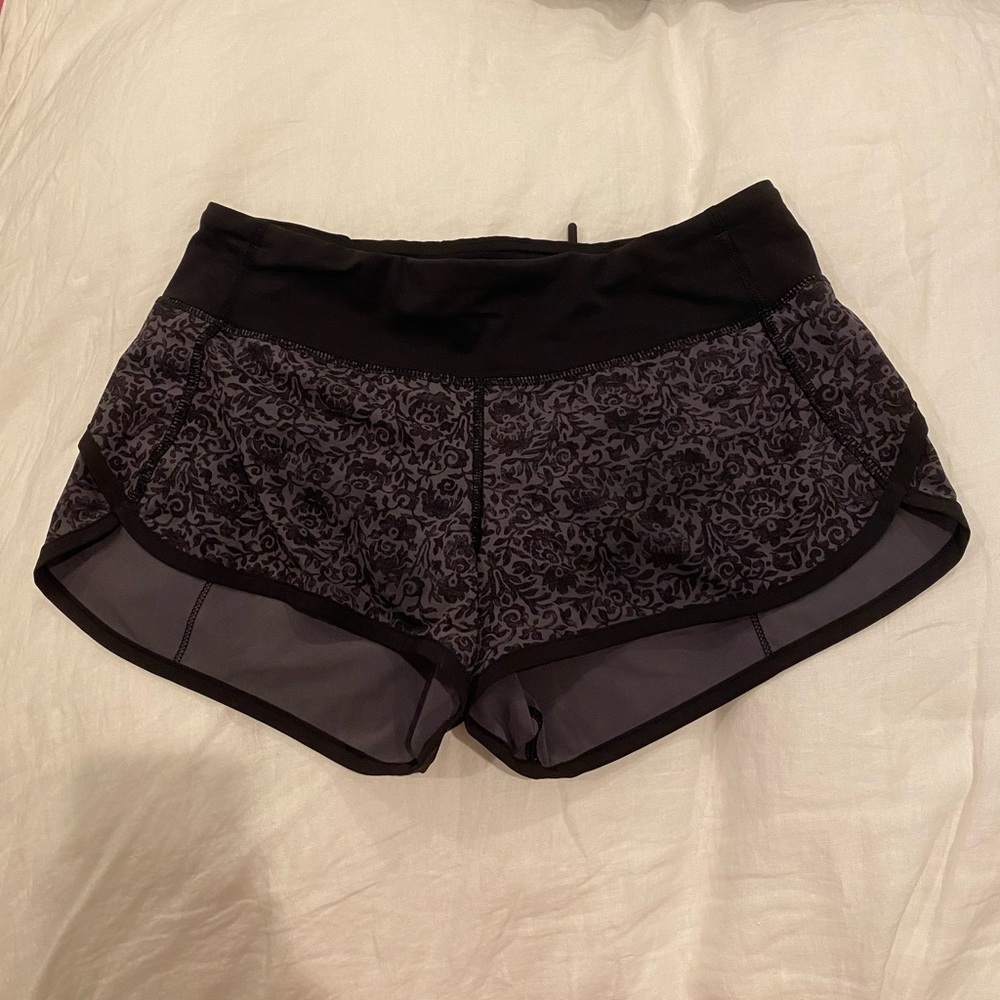 Lululemon Speed Up 2.5” Shorts - Black and Grey Pattern - Size 4